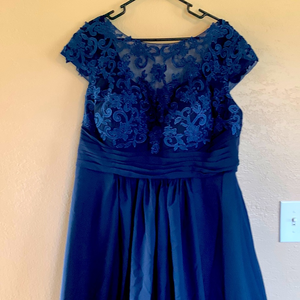 Women’s cap sleeve mother of bride dress, pocket bateau lace chiffon formal gown